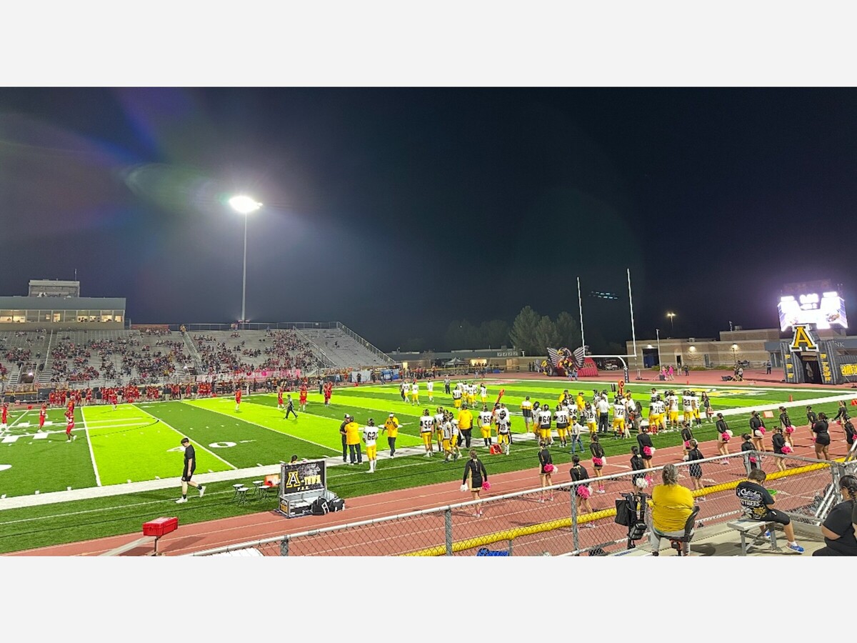 Centennial Hawks 42, Alamogordo Tigers 32 — High‑Scoring Rivalry Thriller