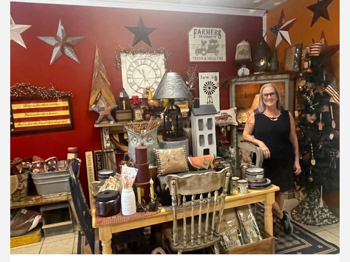 Last-Minute Christmas Shopping on 800 to 1200 Blocks of Alamogordo’s Historic New York Avenue: Limited Hours and Big Deals Await!