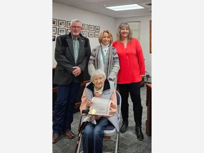 US Veteran Bonnie Stage Celebrates Her Centennial with Friends in Alamogordo
