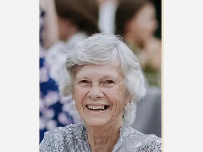 In Memory of Lynne Ezelle